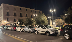 Auto invadenti negli stalli per moto a Catania: lo scatto da piazza Cutelli