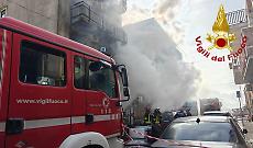 Paura a Picanello: a fuoco un garage, evacuata una palazzina di quattro piani