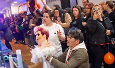 Dal salone alla riscoperta di s&eacute; grazie alle "mani di forbici": tagli, empatia e l'arte del cambiamento