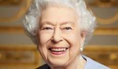 Re Carlo III ricorda la regina Elisabetta nel giorno del suo centenario: &laquo;Non sarebbe felice del mondo di oggi&raquo;