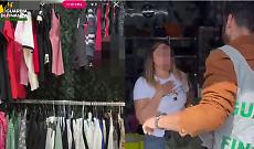 Catania, la "boutique del falso" chiusa in diretta social: blitz della Guardia di Finanza