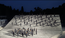 Trionfo per &ldquo;Antigone&rdquo;: repliche verso il sold out e il regista Carsen premiato &laquo;per la trilogia-capolavoro&raquo;