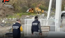 Pedara, una discarica abusiva nell'azienda di lavorazione della pietra: denunciato il titolare, multe da migliaia di euro