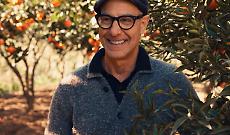 Stanley Tucci dal "Diavolo veste Prada" all'Arancia Rossa di Sicilia IGP nel suo "Tucci in Italy"