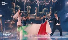 Il vestito che si apre come una bandiera: dentro l&rsquo;abito tricolore di Francesca Tocca all&rsquo;Eurovision 2026