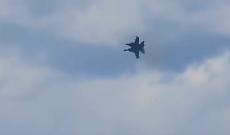 Jet militari si scontrano in volo, equipaggi salvi: il video shock della collisione