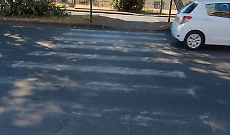 Strisce pedonali sbiadite in viale Odorico da Pordenone, urgente ripristino
