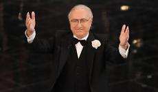Pippo Baudo, il documentario slitta: perch&eacute; la Rai rinvia l&rsquo;omaggio per i 90 anni del re della tv