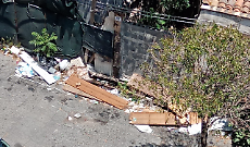 Via Plebiscito: accumulo di rifiuti
