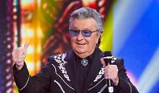 Moscerini sul palco, Bobby Solo dice no: niente concerto al Trasimeno
