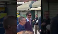Il bellissimo Michele Morrone incanta il teatro Antico di Taormina