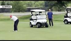 Virale il tiro di Trump al torneo di golf, &laquo;la pallina &egrave; telecomandata&raquo; (Video)