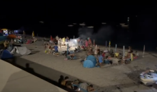 Ferragosto 2026, pienone in spiaggia a Letojanni per la notte pi&ugrave; lunga dell'estate: il video
