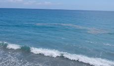 Marea di liquami nel mare della bandiera blu: allarme a Mazzeo
