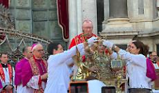 A Catania l'apice dell'Anno Agatino: Sant'Agata incoronata a 900 anni dalla traslazione
