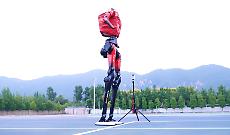 La macchina supera l'uomo: Lightning corre i 100 metri in 9,32 secondi (pi&ugrave; veloce del record di Bolt) VIDEO