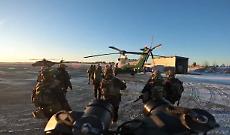 Arrembaggio della polizia finlandese sul mercantile russo che danneggiava i cavi sottomarini: arrestati due dell'equipaggio 