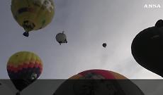 Lo spettacolo delle mongolfiere a Mondov&igrave;: il cielo di tinge dei colori di tutta Europa 