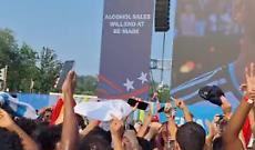  Il delirio dei tifosi spagnoli invade la FIFA Fan Zone di Washington DC dopo il trionfo della Roja