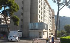 Incidente durante una festa di capodanno a Mondello: ventiduenne precipita da un balcone