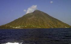 Il vulcano dormiente della Sicilia non sbuffa al momento: persiste l'attivit&agrave; stromboliana e lo spattering