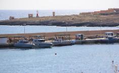 Sei sbarchi in poche ore a Lampedusa: arrivati 265 migranti, per 102 scatta il trasferimento a Porto Empedocle