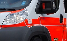 Una donna investita da auto, la stessa sorte del marito ricoverato