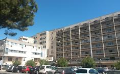 Il racket dei morti in ospedale, arrestati tre dipendenti dell'obitorio dell'ospedale Cervello