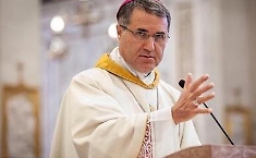 L'arcivescovo Lorefice: "Colpire una chiesa ferisce tutta la comunit&agrave;"