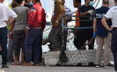 Lampedusa, nuovo sbarco nella notte: arrivano in 95, tre migranti in ospedale