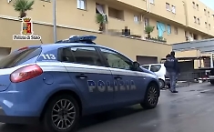 Spari alla chiesa di San Filippo Neri allo Zen: danneggiata la porta a fucilate e con un petardo