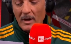 Fiorello tira fuori la letterina di Corona: &laquo;Caro Babbo Natale, sono Fabrizio e ho le prove che non esisti...&raquo;