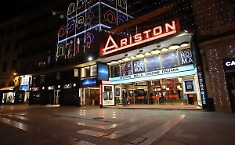 Sanremo 2026, la corsa al posto all&rsquo;Ariston costa di pi&ugrave;: guida ragionata (e senza sorprese) ai nuovi prezzi e a come comprare i biglietti