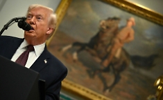 Siria, Trump annuncia una &laquo;fortissima rappresaglia contro l'Isis&raquo;