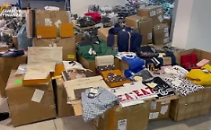 Sequestro record a Catania: 2 milioni di capi e accessori contraffatti in tre mega-depositi