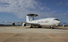 AWACS decollato da Trapani fino ai confini d&rsquo;Europa: il &ldquo;radar volante&rdquo; che ha vegliato su Kiev mentre piovevano missili