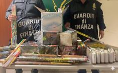 Blitz della Guardia di Finanza: oltre 120mila "botti" (per centinaia di migliaia di euro) sequestrati tra Messina e Catania