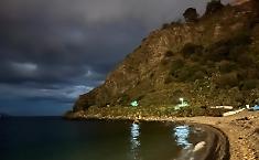 Allarme sulla spiaggia a Milazzo: trovato cadavere di un uomo sulla battigia