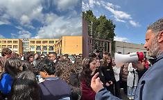Acireale: crolli, muffa e infiltrazioni al liceo "Gulli e Pennisi", scatta la protesta degli studenti