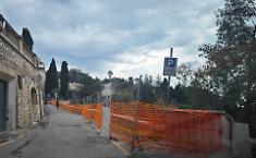 Via Roma, la passerella panoramica cammina a passo di lumaca