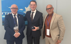 Al presidente di Ita Airways la barretta d'argento del cioccolato di Modica Igp