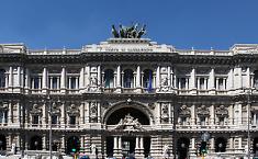 Cassazione, tre condanne e due rinvii per i buttafuori imposti da mafia