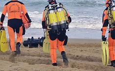 Disperso in mare, ricerche senza sosta ma del 14enne ancora nessuna traccia