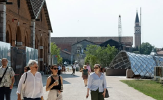 Biennale, "In Minor Keys" pronta ad aprire tra polemiche, dimissioni e i Leoni dei visitatori