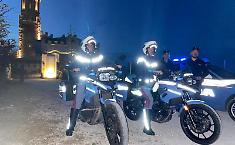 Serata abusiva con 900 persone in spiaggia, blitz delle forze dell&rsquo;ordine: musica interrotta e locale sanzionato
