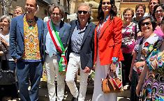 Damiano Gallo e Maria Grazia Cucinotta a Tusa: "Vinci una casa in Sicilia" accende i riflettori sul borgo