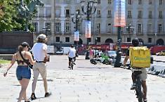 Stop ai lavori sotto il sole: in Sicilia divieto tra le 12:30 e le 16 per edilizia, agricoltura, cave, logistica e rider
