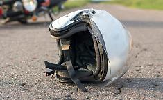 Pozzallo, vola dalla moto. Ma il casco gli salva la vita