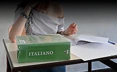 Vendeva le soluzioni della maturit&agrave; in chat, perquisita 22enne messinese