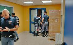 Assalto in Rianimazione a Catania, la ricostruzione della giornata di follia al Cannizzaro e la difesa dei parenti: &laquo;Non abbiamo colpito i medici&raquo;